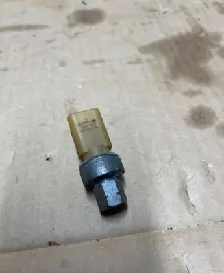 Opel Corsa F Air conditioning (A/C) pressure sensor 9673006380 82CP3206 26P3MX5