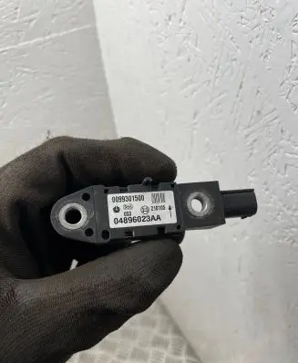 Chrysler Voyager Airbag deployment crash/impact sensor 04896023AA 0099301500