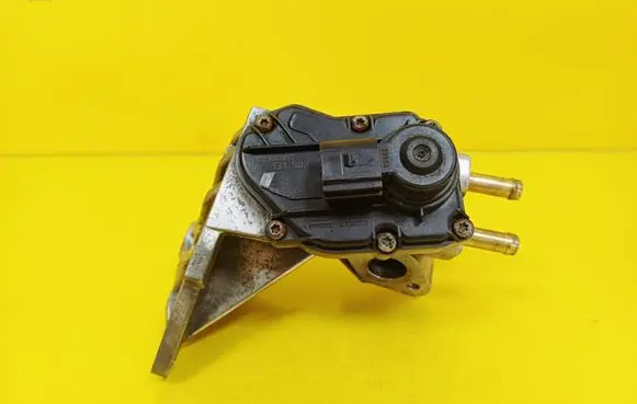 Volkswagen PASSAT B6 EGR valve 06F131503B
