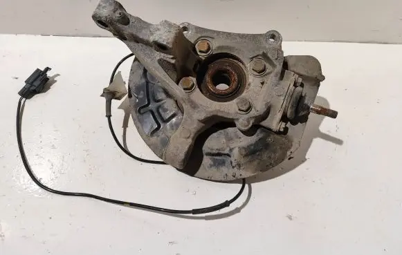 Volvo V70 Front wheel hub 9461943