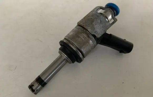 Audi Q7 4M Fuel injector 06C906036G 06E095A