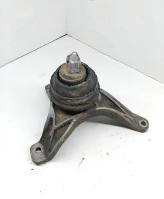 BMW 5 E39 Engine mounting bracket