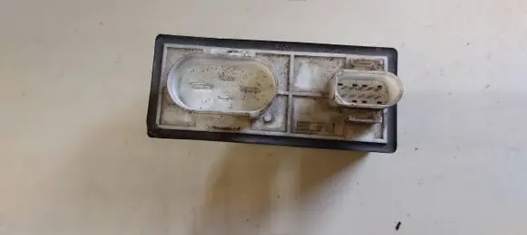 Volkswagen Golf IV Coolant fan relay 1J0919506H 898884000