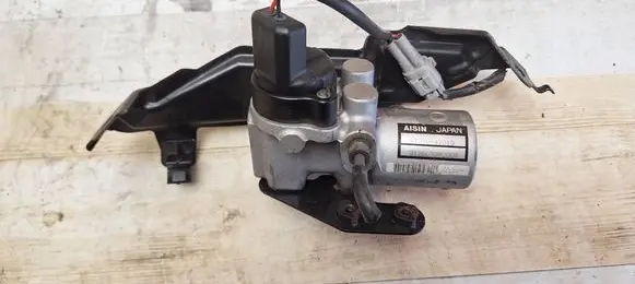 Toyota Prius (NHW20) Master brake cylinder 4727047010