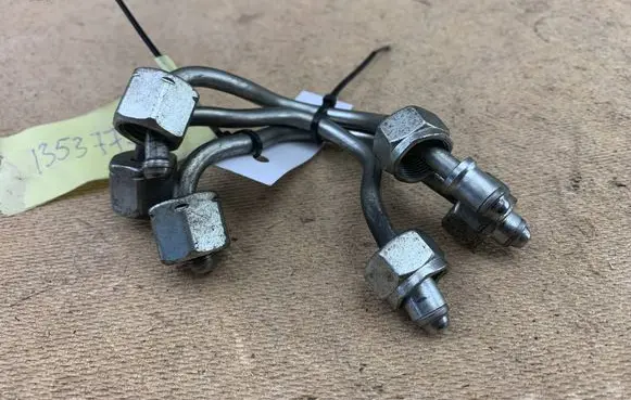 BMW X3 F25 Fuel injector supply line/pipe 7797886 13537797886