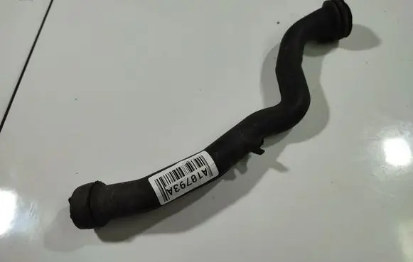 Engine coolant pipe/hose