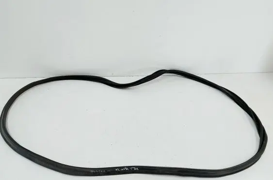Dacia Duster III Trunk rubber seal (body)