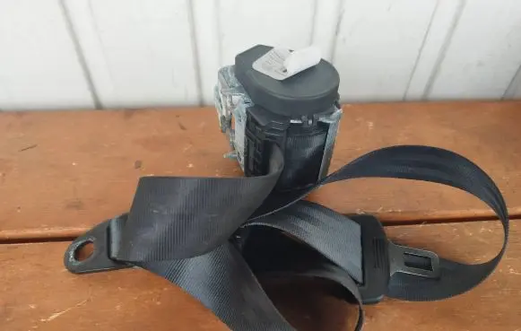 Opel Movano C Front seatbelt 735507779