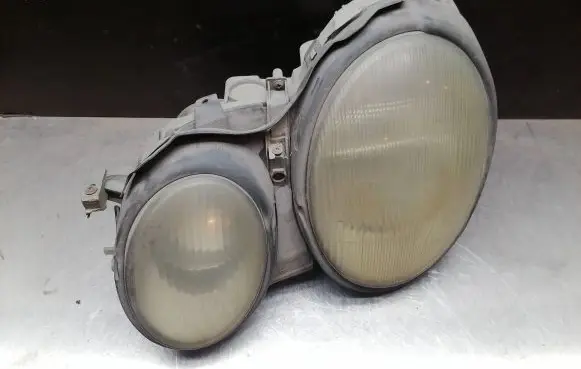 Mercedes-Benz CLK A208 C208 Headlight/headlamp 147551