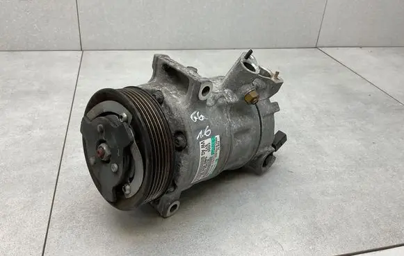 Volkswagen Golf VI Air conditioning (A/C) compressor (pump) 5N0820803H