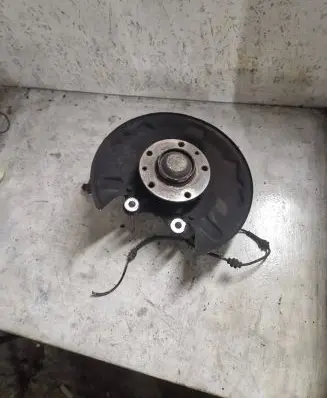 Rear wheel hub spindle/knuckle