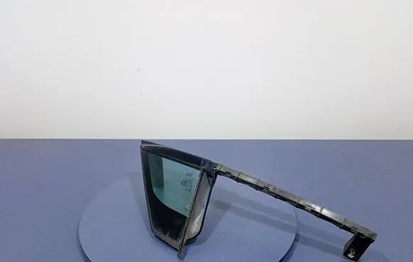 Ford Mondeo MK I Front door vent window glass four-door DS73F21401AJ