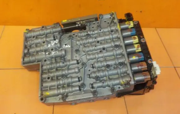 BMW 3 E90 E91 Torque split ecu control unit/module 1068427237 1MB81