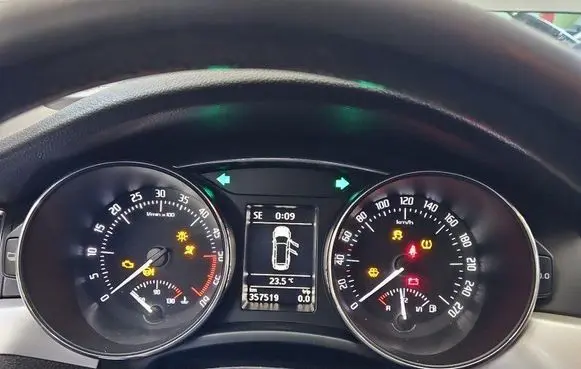 Speedometer (instrument cluster)
