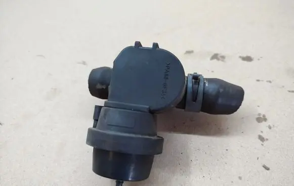 Audi A4 S4 B8 8K Valve vacuum 1J0819809