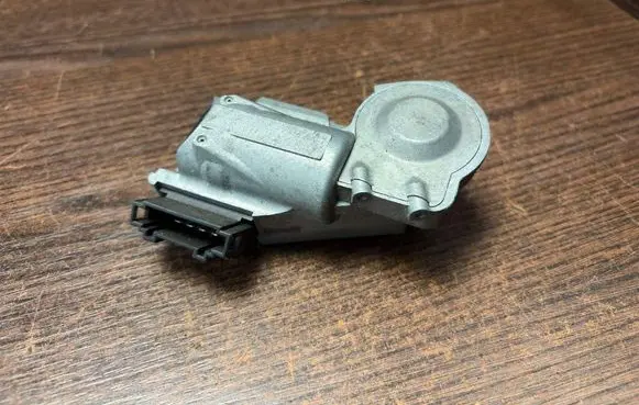 Mercedes-Benz Sprinter W906 Steering wheel lock A0375456132 0375456132