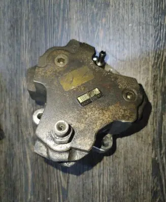 BMW 5 E60 E61 Fuel injection high pressure pump 7798333