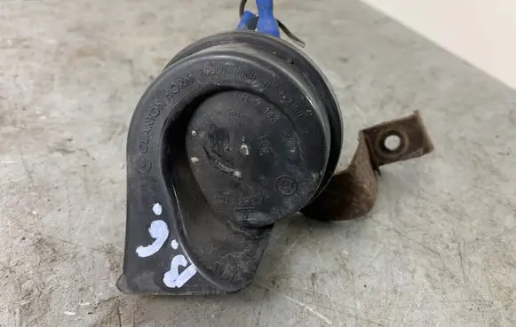 Volkswagen PASSAT B6 Horn signal