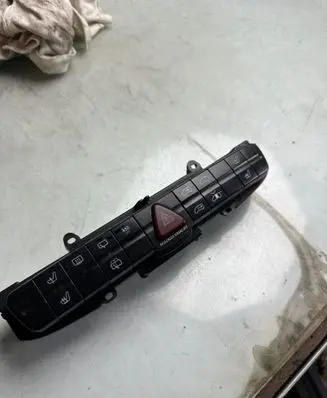Mercedes-Benz Vito Viano W639 Hazard light switch 6395450407
