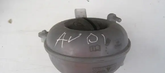 Audi A3 S3 8V Coolant expansion tank/reservoir cap 5Q0121407G