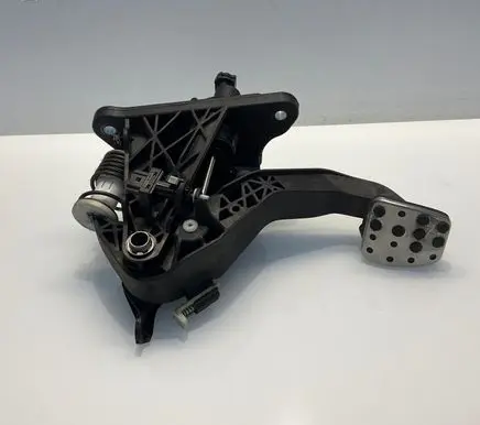 Mercedes-Benz B W246 W242 Clutch pedal A2462900419 2462900419