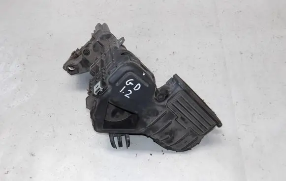 Opel Grandland X Intake resonator 9814006180