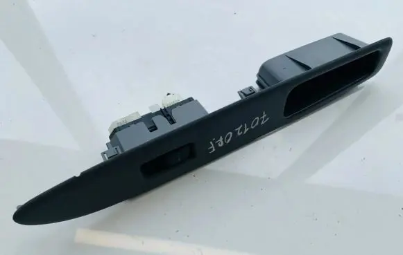 Toyota Urban Cruiser (XP110) Electric window control switch 8403044020 84030-44020