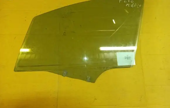Peugeot 207 Front door window glass four-door