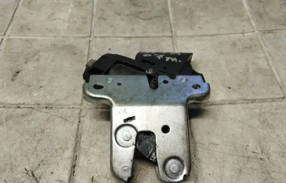 Volkswagen Jetta V Tailgate/trunk/boot lock/catch/latch 4F5827505