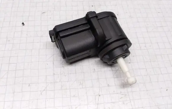 Volkswagen Golf IV Headlight level adjustment motor 1J0941295B