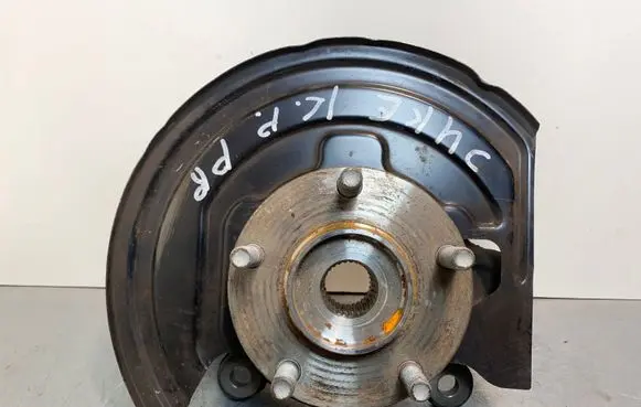 Nissan Juke I F15 Front wheel hub