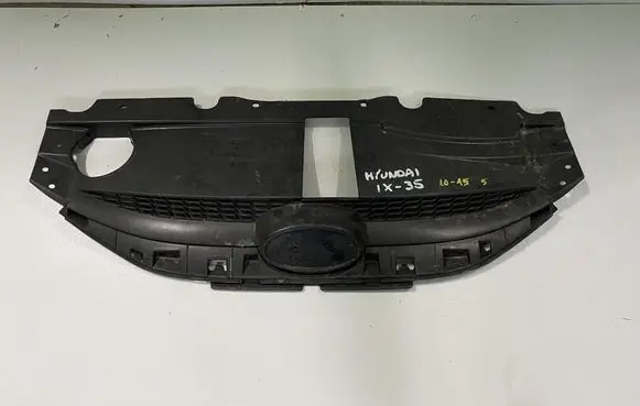 Hyundai ix35 Front bumper upper radiator grill .....