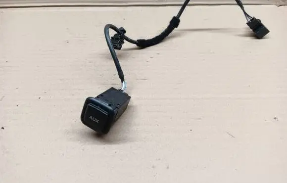 Audi Q5 SQ5 AUX in-socket connector 8R0035474C