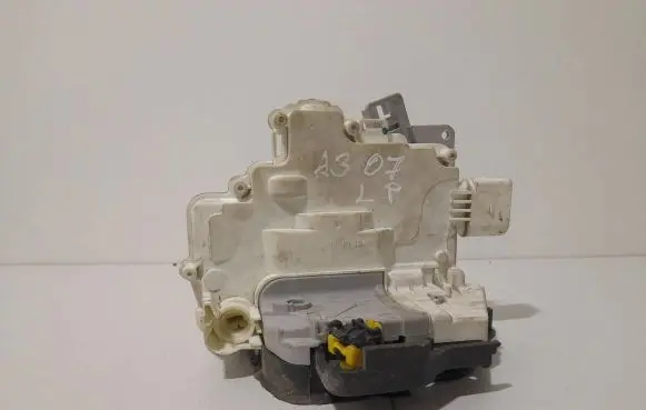 Audi A3 S3 8P Front door lock
