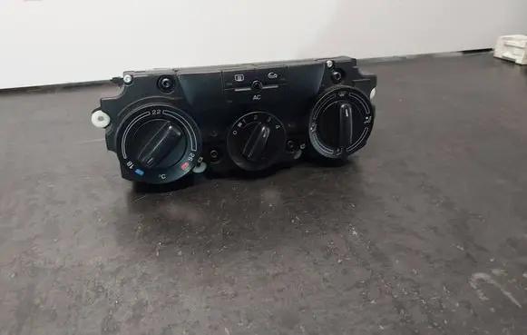 Skoda Octavia Mk2 (1Z) Climate control unit 1Z0820047D