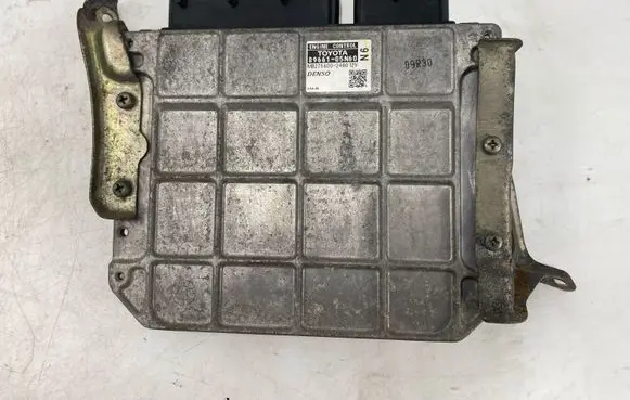Toyota Avensis T270 Engine control unit/module 8966105N60