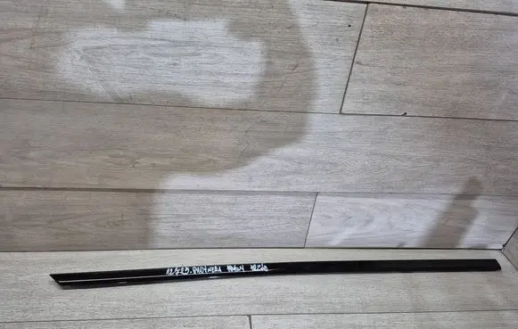 Porsche Panamera (971) Front door rubber seal 971837476B