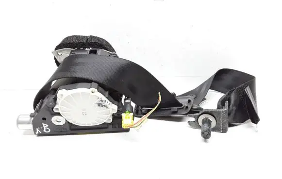 Middle seatbelt (rear)