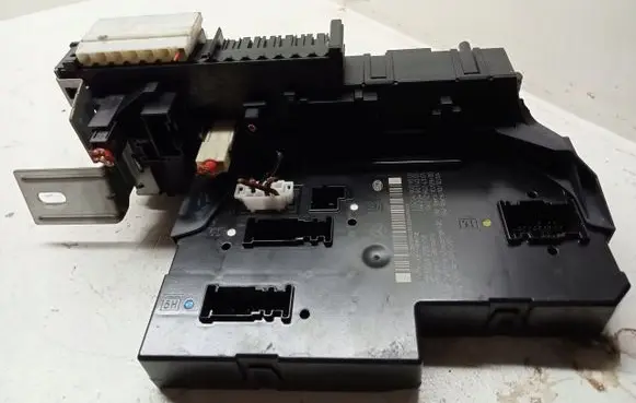 Mercedes-Benz GLK (X204) SAM control unit 2049009001