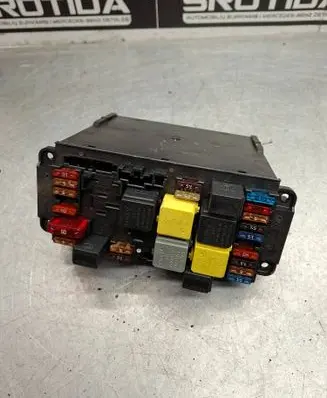 Mercedes-Benz C W203 Fuse module 2095450001