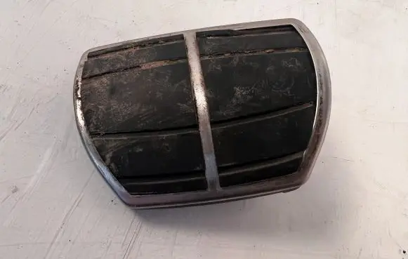 BMW 5 E39 Brake pedal 6771330