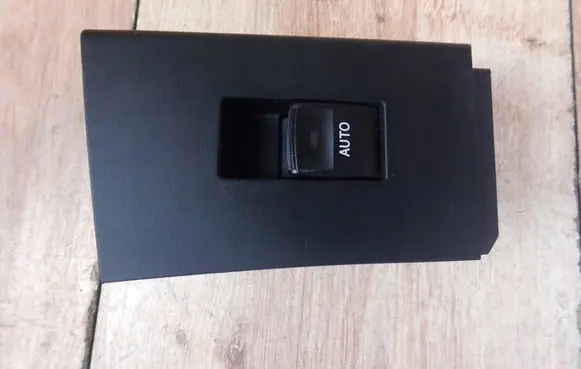 Toyota Auris E180 Rear door window switch trim GE0025334