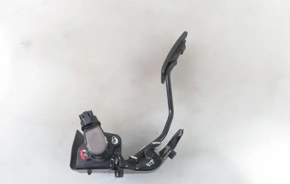 Toyota Corolla Verso E121 Accelerator throttle pedal 1983003041 8928152021