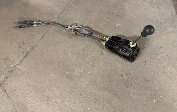 Peugeot 108 Gear shifter/selector 335800H030