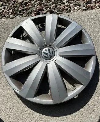 Volkswagen Golf Plus R16 wheel hub/cap/trim 3AA601147