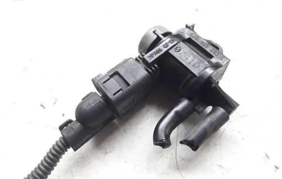 Volkswagen Golf V Vacuum valve 1J0906283C
