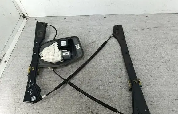 Volkswagen Golf Plus Front door window regulator with motor 