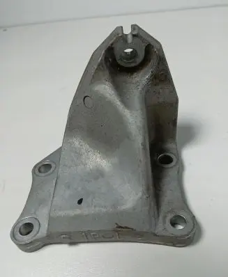 Infiniti QX70 S51 Engine mounting bracket