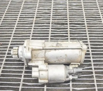 Volkswagen Golf VII Starter motor 02E911024B 0001179518