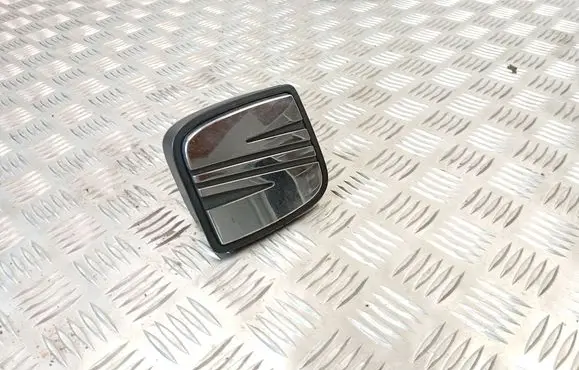 Tailgate opening switch